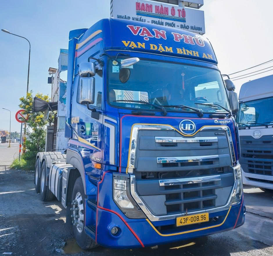 Công ty Vạn Phú tiếp tục đầu tư xe đầu kéo UD Quester GWE 410